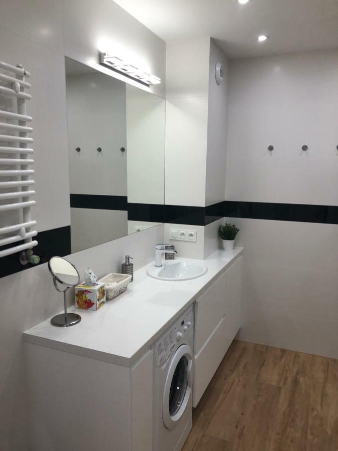Klimatyzowany Apartament Roma Z Garazem Podziemnym Кельце Экстерьер фото